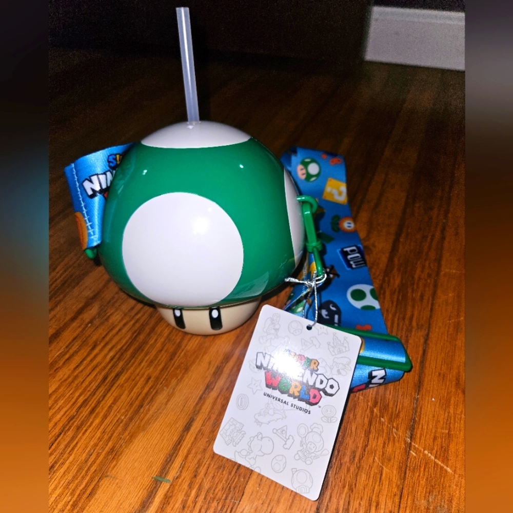 NWT Super Nintendo World Green Mushroom Sipper Cup W Lanyard